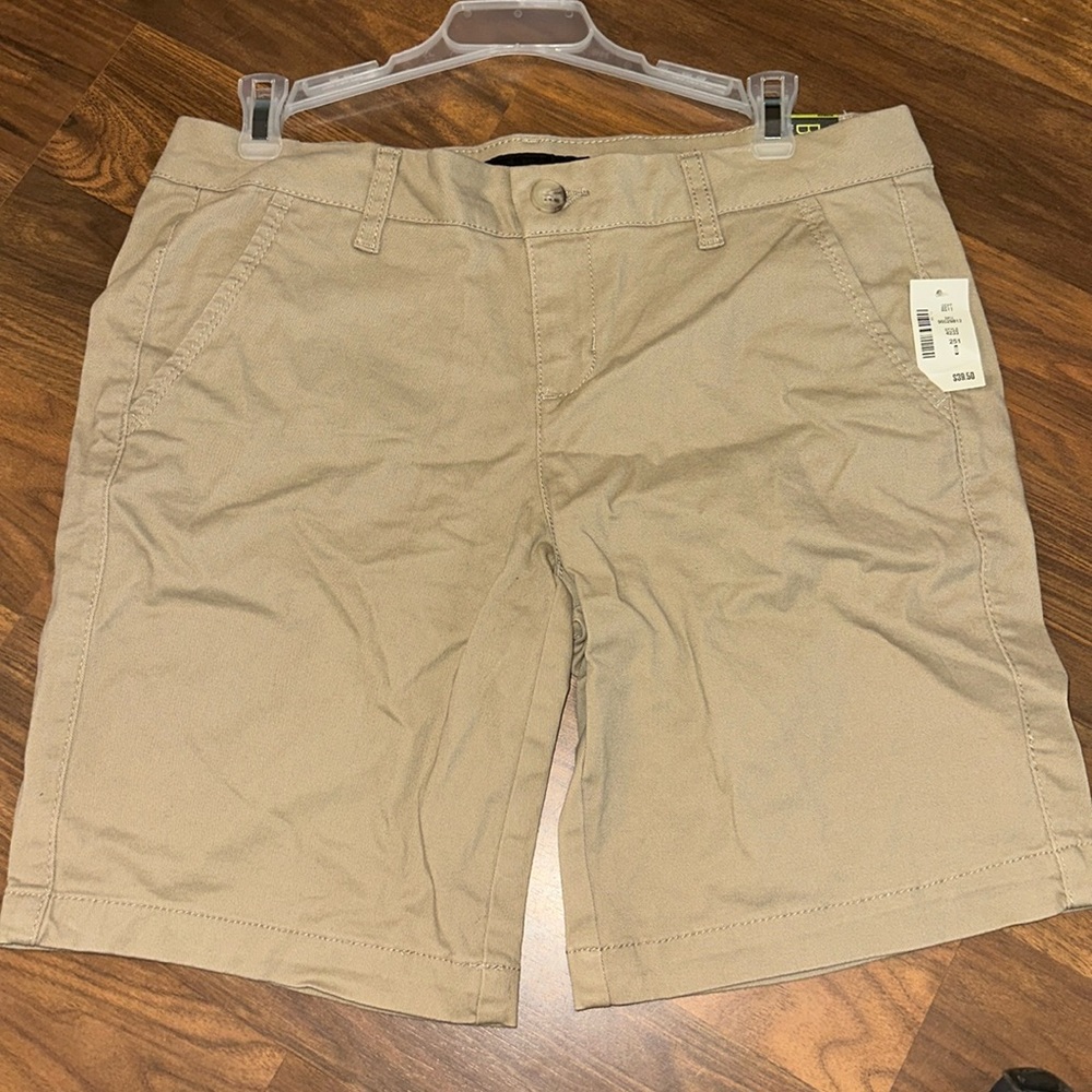 NWT Aeropostale Bermuda khaki shorts. Size 8 with 9” inseam.
